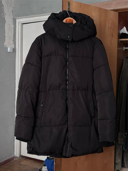 Стьобане чорне пальто з капюшоном +рукавички