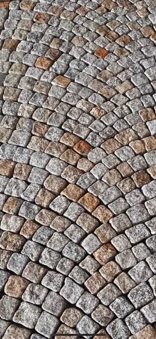 Kostka granitowa otoczona 4/6 żółto - szara