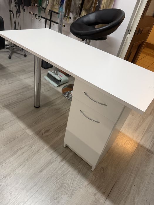 Biurko dla manikiuru