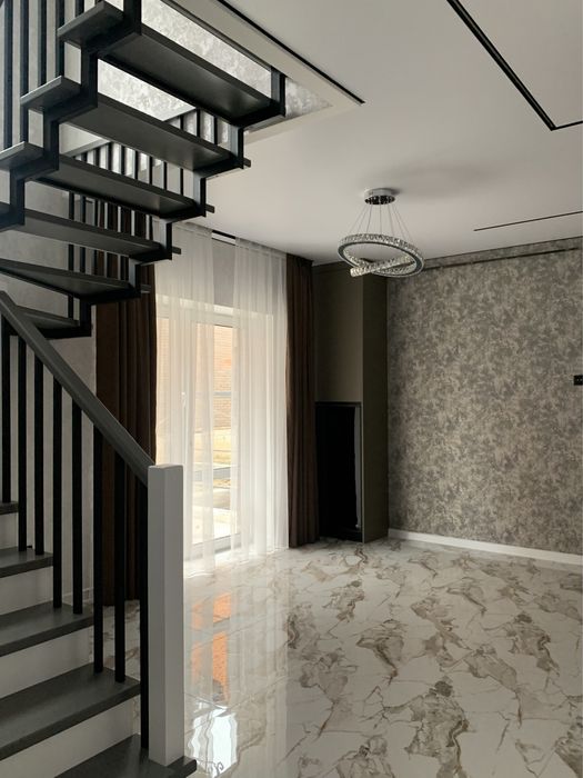 Продаж дуплекса з новим ремонтом, без комісіі, пров.Світлий, Перемичка