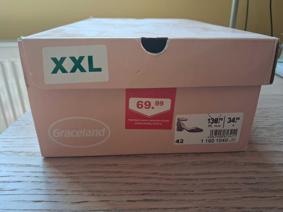 Nowe buty letnie sandały na obcasie 42