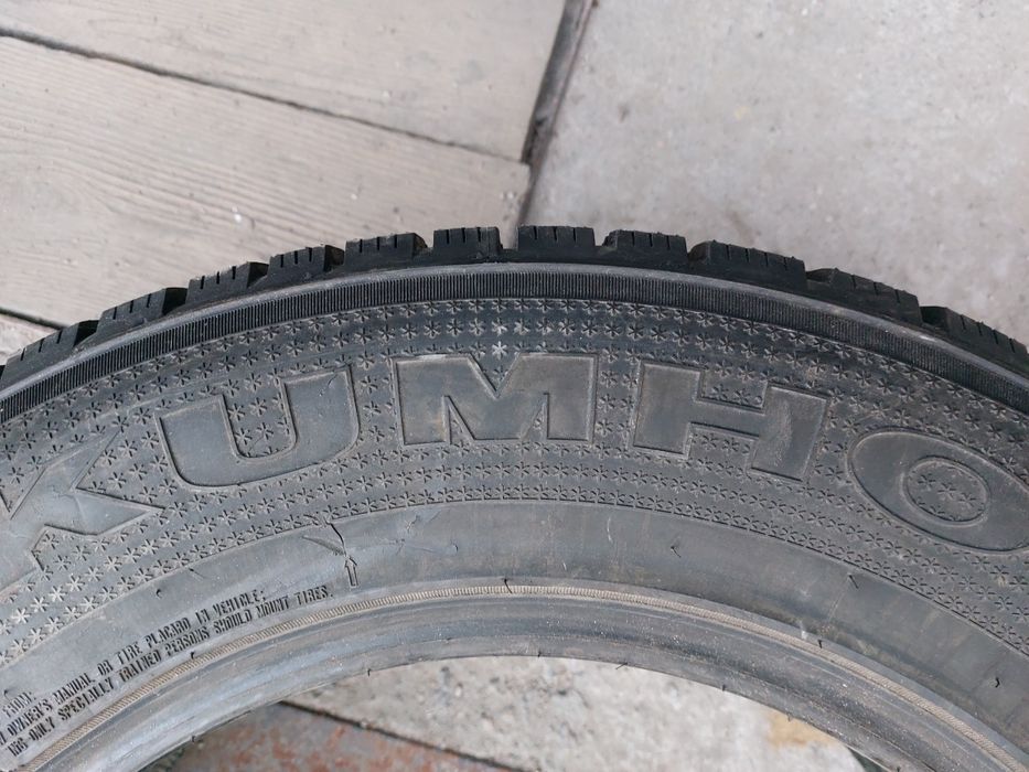 Продам 2а новых зимних колеса kUMHO 235.65.R-17.