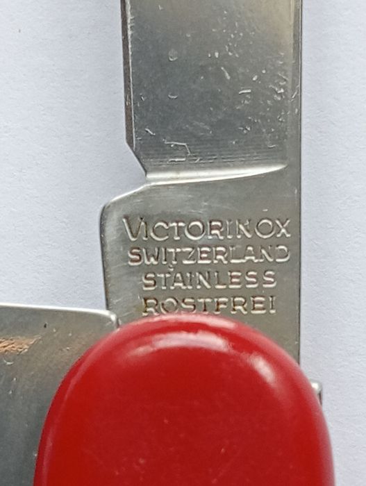 Нож перочинный Victorinox Швейцария .