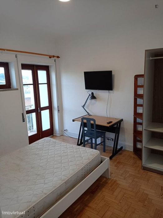Quarto - localizado em  Coimbra