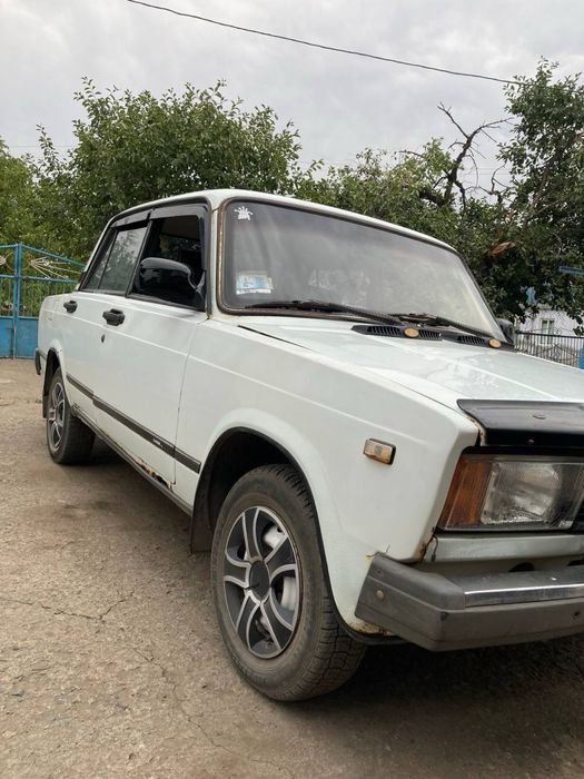 Продам ВАЗ 2105 жигулі По запчастинам!!