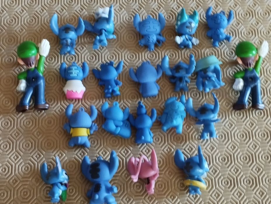 22 Bonecos miniaturas da Stitch