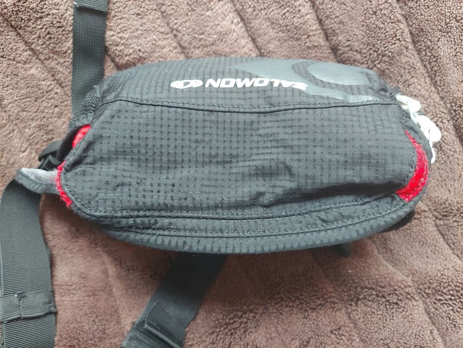 поясна сумка бананка фірми salomon оригінал 

Привезено із закордону в