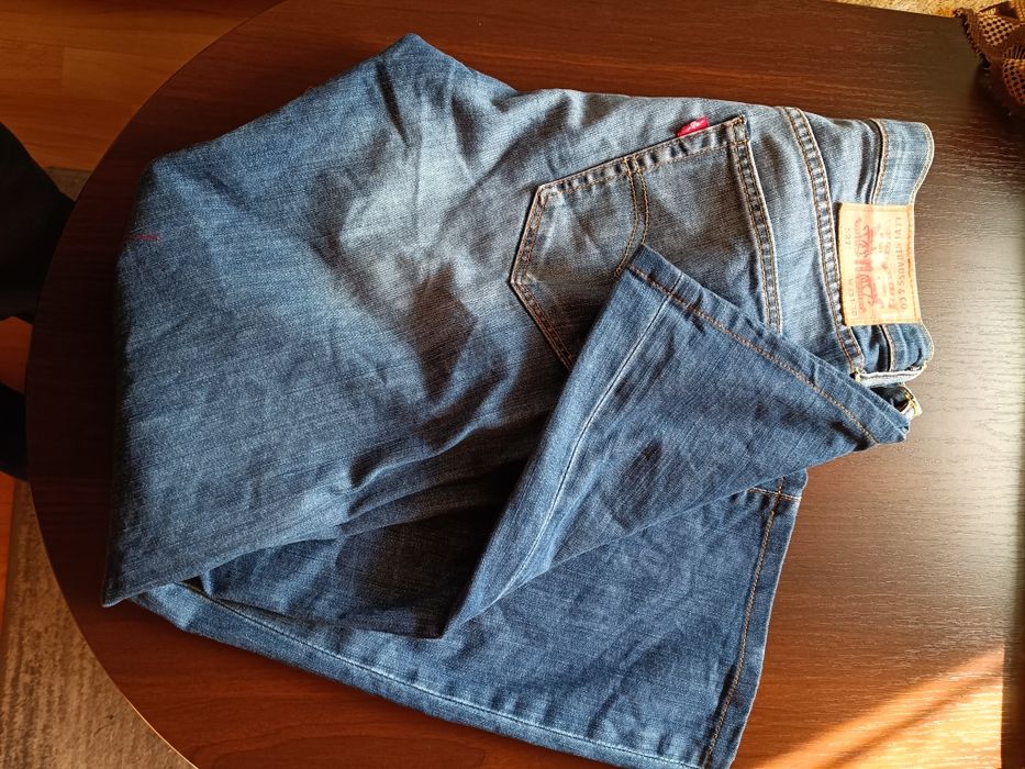 Sprzedam spodnie damskie Levi's
