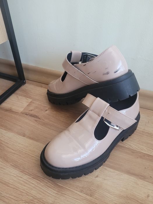 Sprzedam ładne buty dla dziewczynki