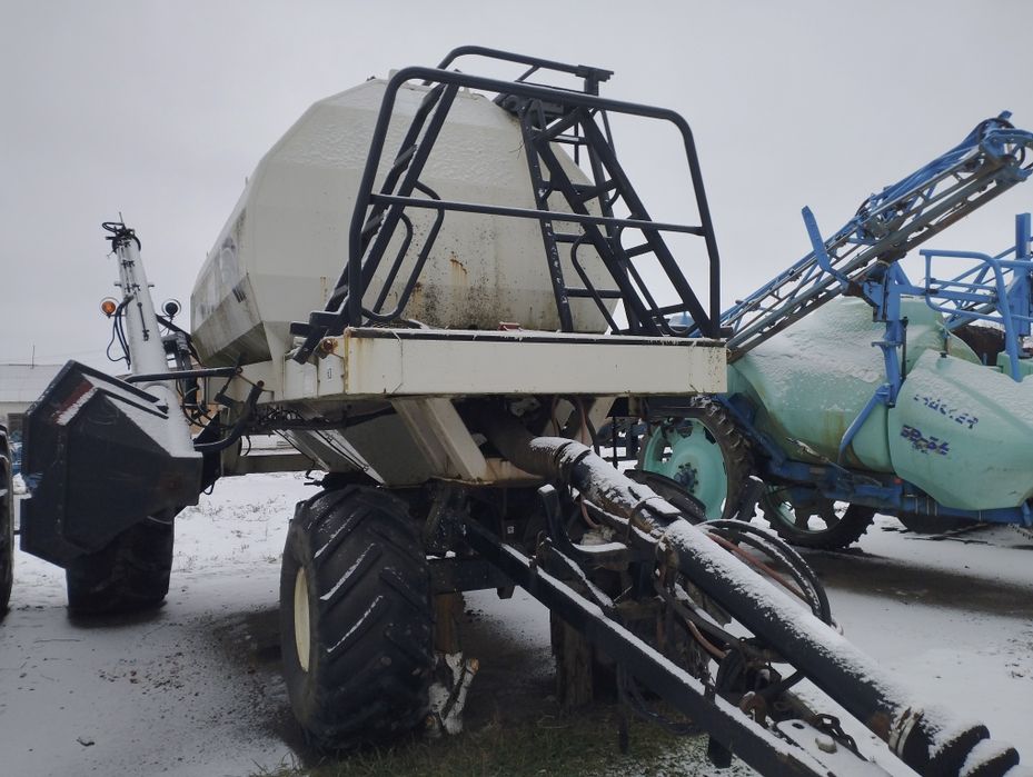 Бункери насінєві Bourgault -8810-54. 2009р