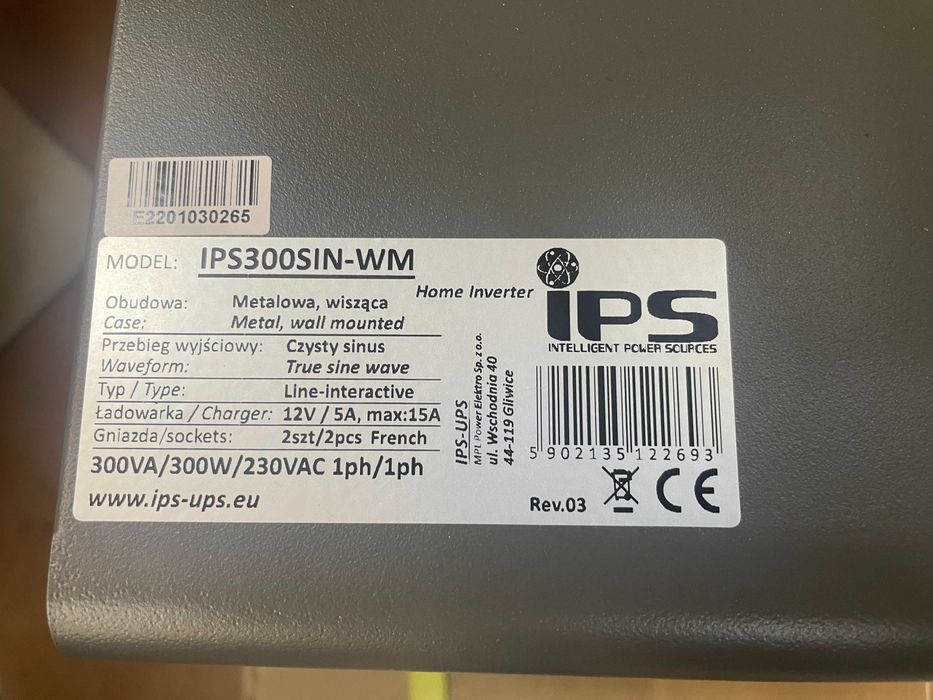 ДБЖ IPS IPS600-SIN-WM (600Вт, 12В, 30А), IPS IPS300-SIN-WM (300Вт)