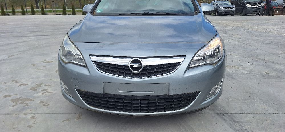 Kompletny przód Opel Astra J 1.7 CDTi kod lakieu Z179