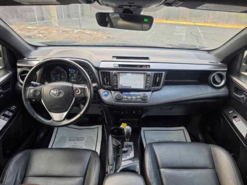 2018 Toyota RAV4 Hybrid SE