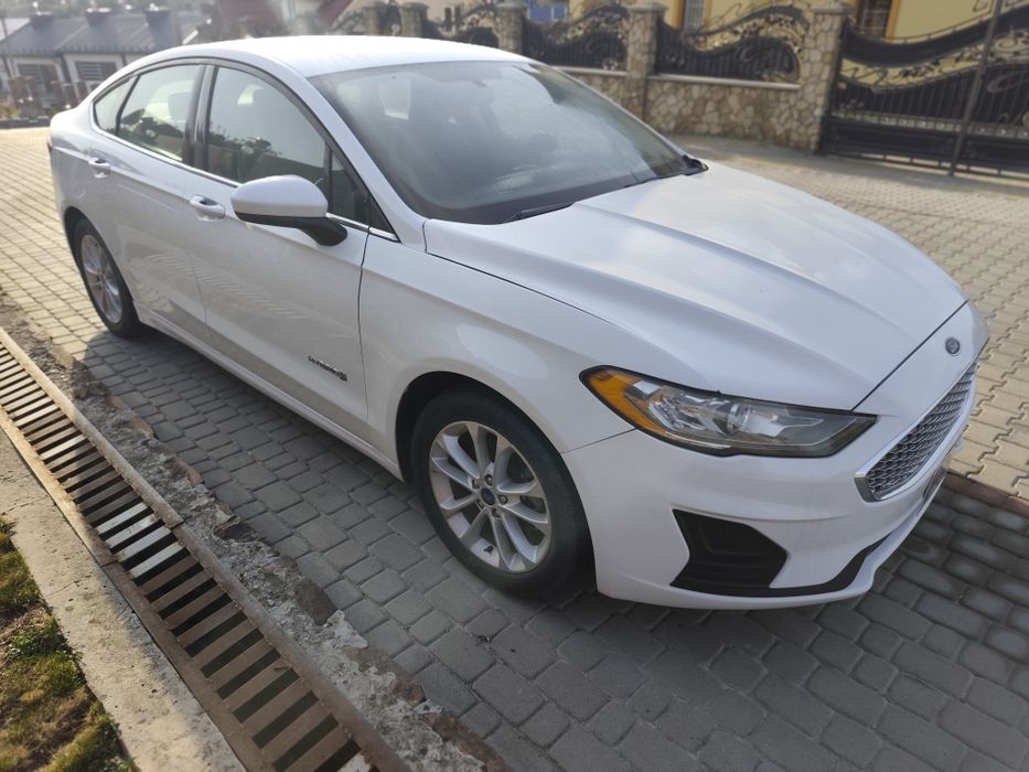 Ford Fusion 2019 гибрид