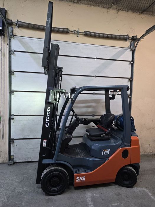 Навантажувач вилковий, газовий 1.8 тонн
Toyota 02-8FGF18
