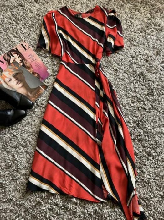 Яскрава асиметрична сукня в смужку р.16