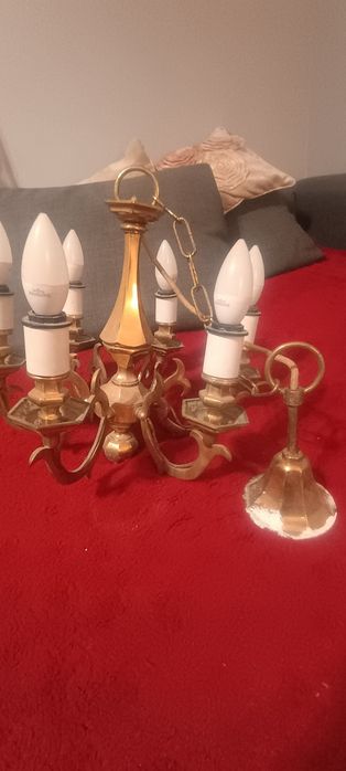 Mosiężny żyrandol