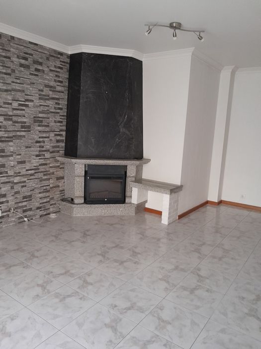 Aluga-se Apartamento T-2