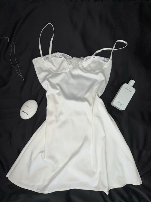 Нічна сорочка атласна біла