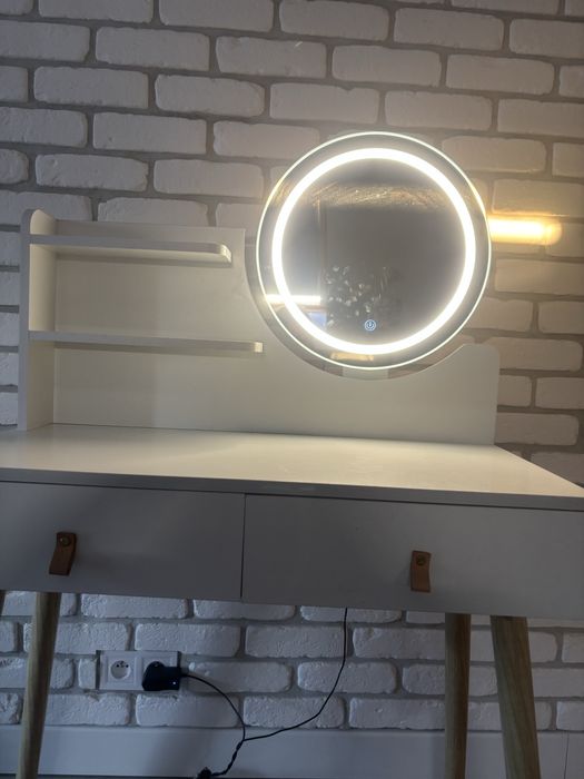 Toaletka swiatlo led biala