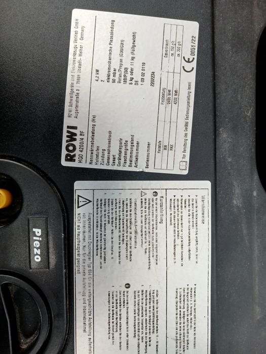 Газова піч ROWI HGO 4200/4 BF, яка використовується як обігрівач.