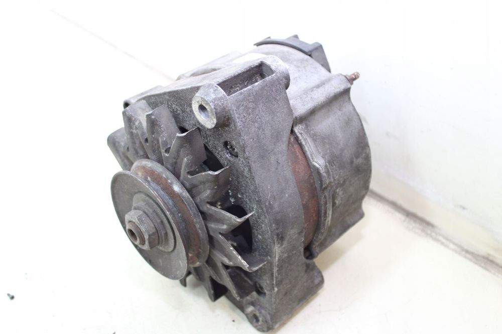 BMW seria 5 E34 M20 2.0 2.5 b alternator 520I 525I 0120469757 BOSCH 80A