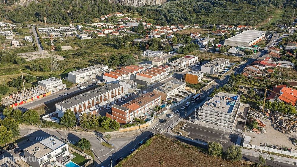 Moradia Gaveto T3 com piscina em Palmeira, Braga!