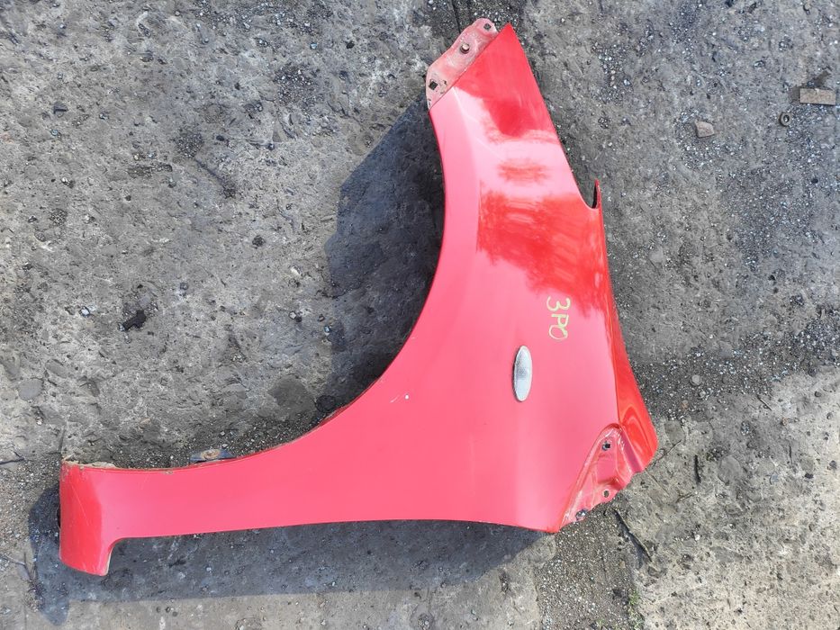 Toyota Yaris 2 II błotnik lewy przód czerwony 3PO