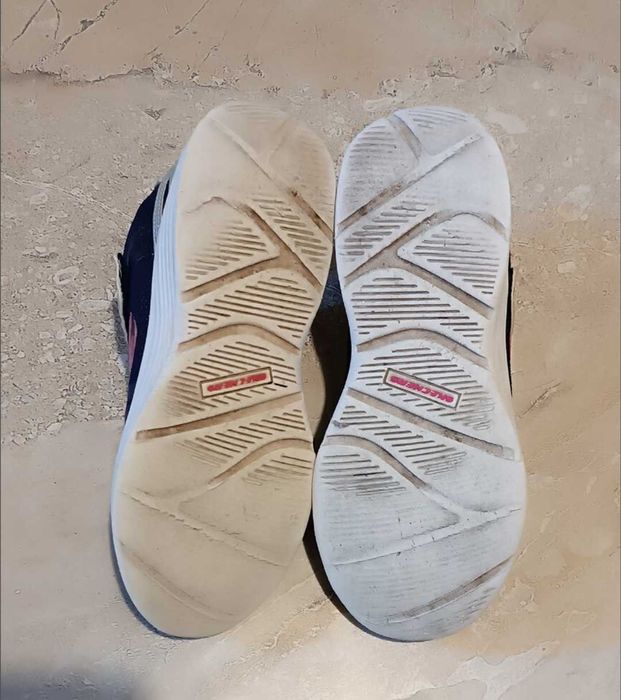 р.33, 21,5см Skechers кросівки для дівчинки