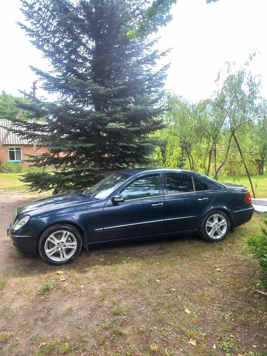 Mercedes-Benz E-Class W211