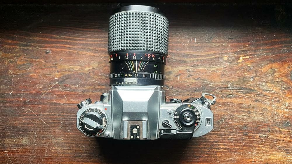 Плівковий фотоапарат Nikon FG з об'єктивом 58 мм. У робочому стані!