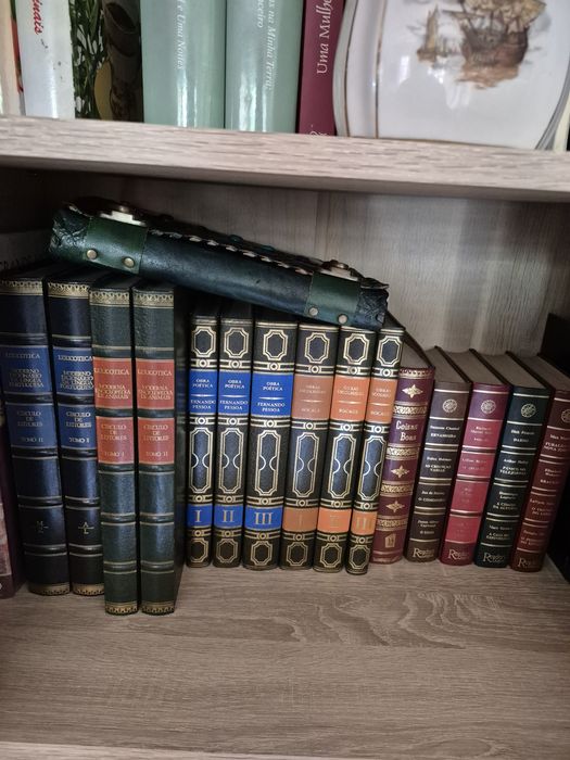 Enciclopédias em muito bom estado e antigas.