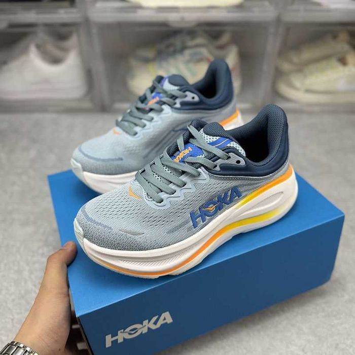 Кросівки для бігу Hoka Bondi 9