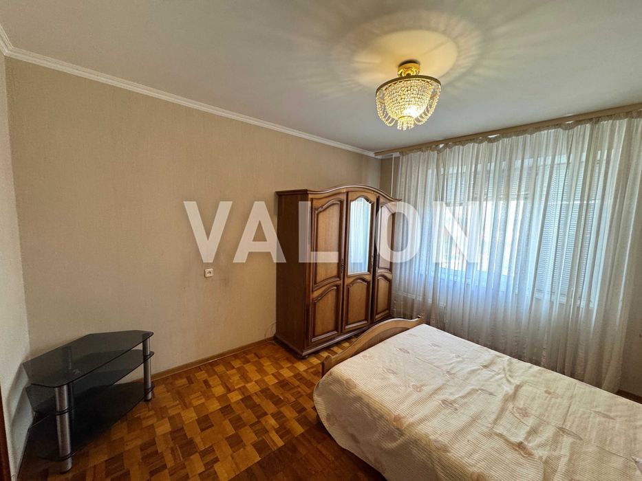 Продам 3-кімнатну квартиру з ремонтом вул.Хорольська 1,  Дарницький вокзал Дарницька(Ленінградська) пл
