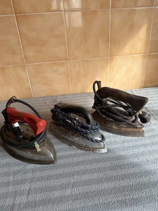 Ferros de engomar antigos