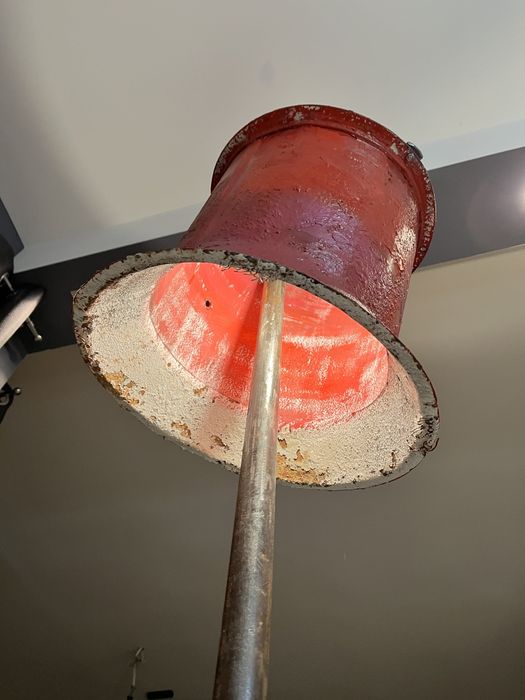 Lampa stojąca z recyclingu