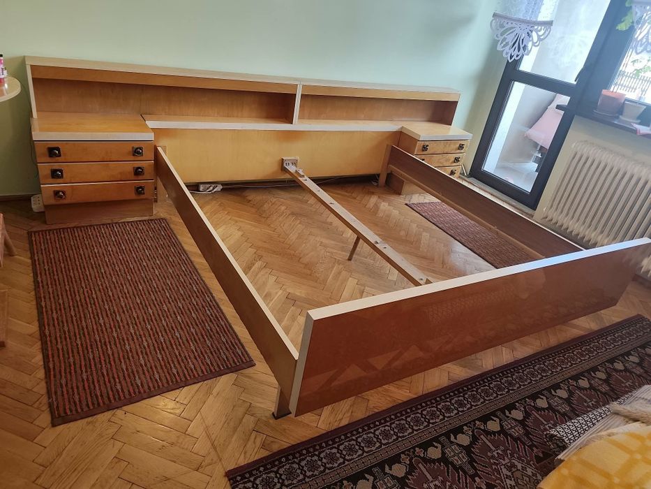 Sypialnia łóżko z półka i nocnymi stolikami+ materac gratis