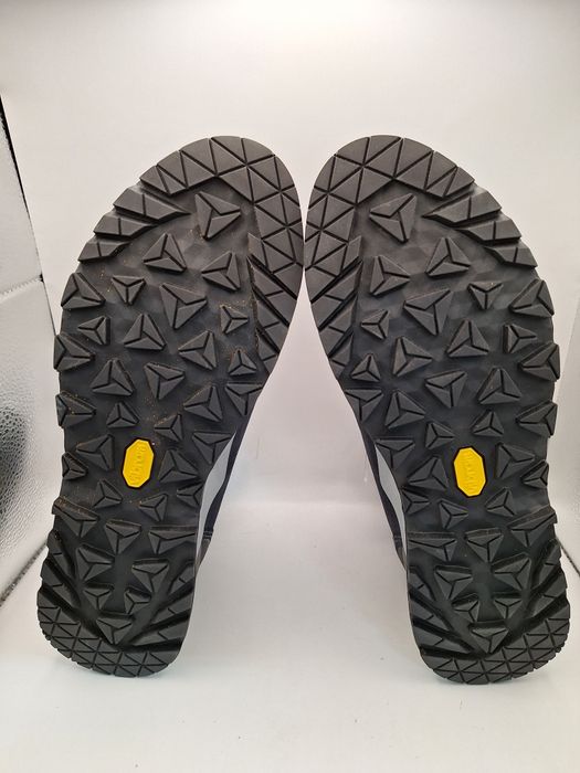Buty trekingowe LOWA unisex 42 GORE-TEX vibram