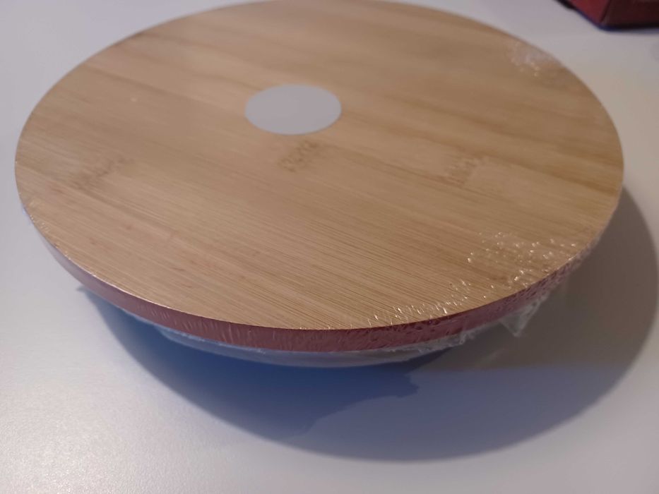 Bambusowa deska do serwowania z 4 porcelanowymi miseczkami - Homla