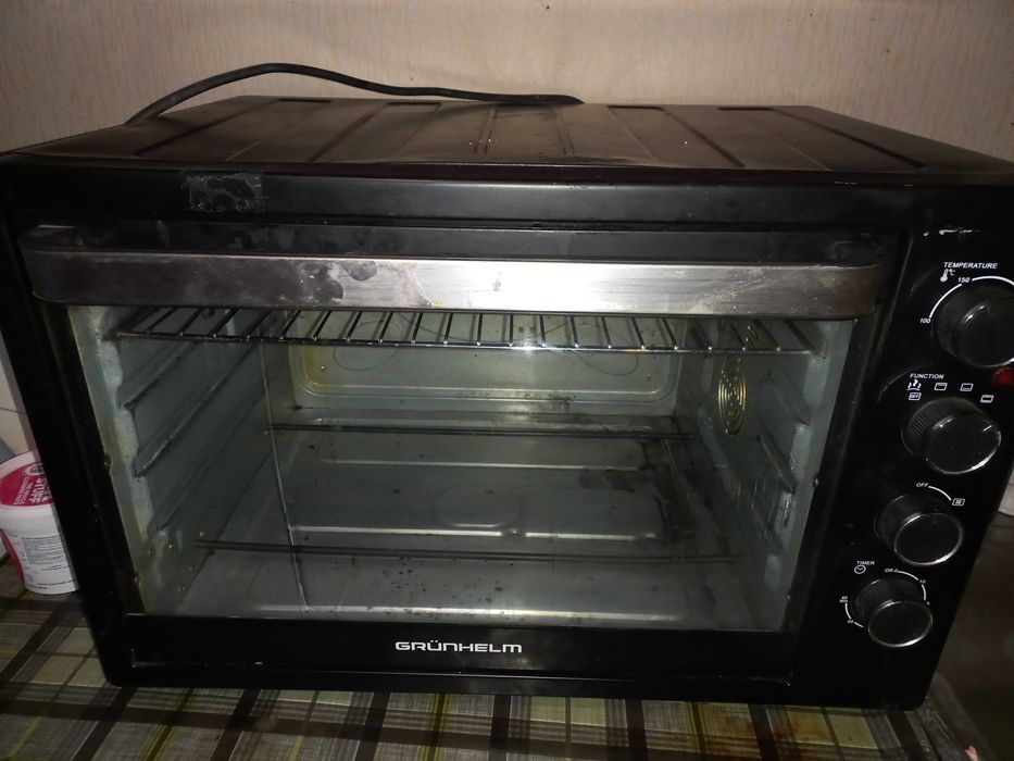 Продам піч електричну grunhelm GN63CB