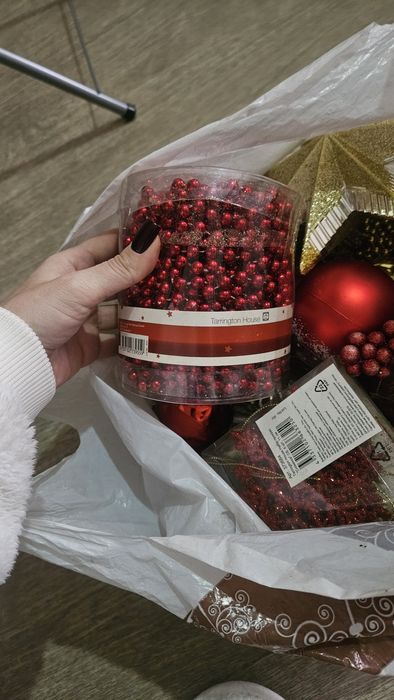 Новорічні  іграшки на ялинку