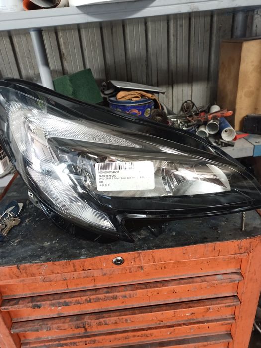 Farol direito Opel corsa E 2019