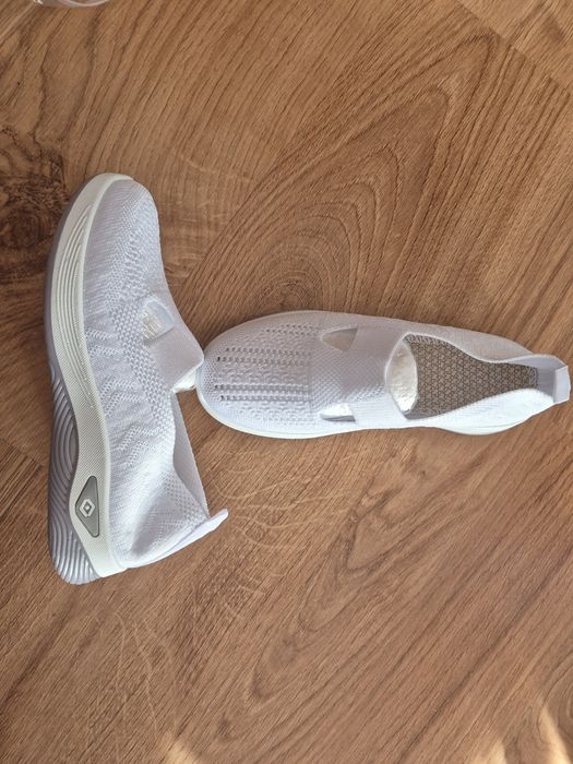 Trampki wkładane koronkowe nowe