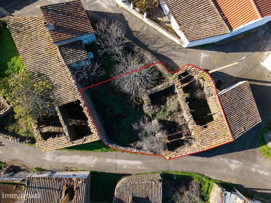 Moradia para recuperar para venda localizado no Pereiro-Alcoutim