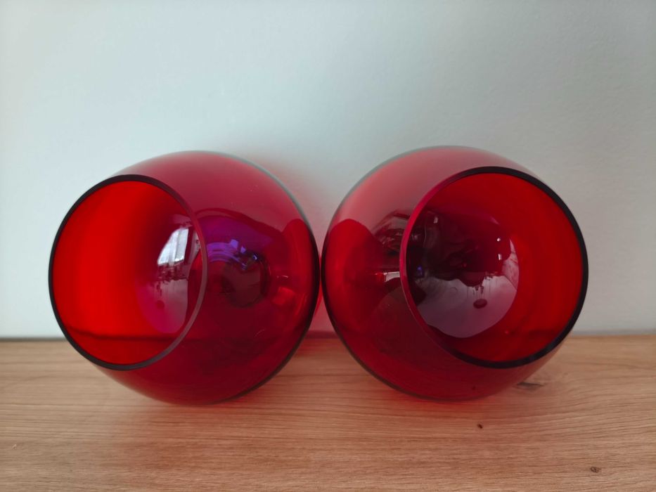 Mega duże kieliszki rubinowe koniakówki Horbowy świecą w UV