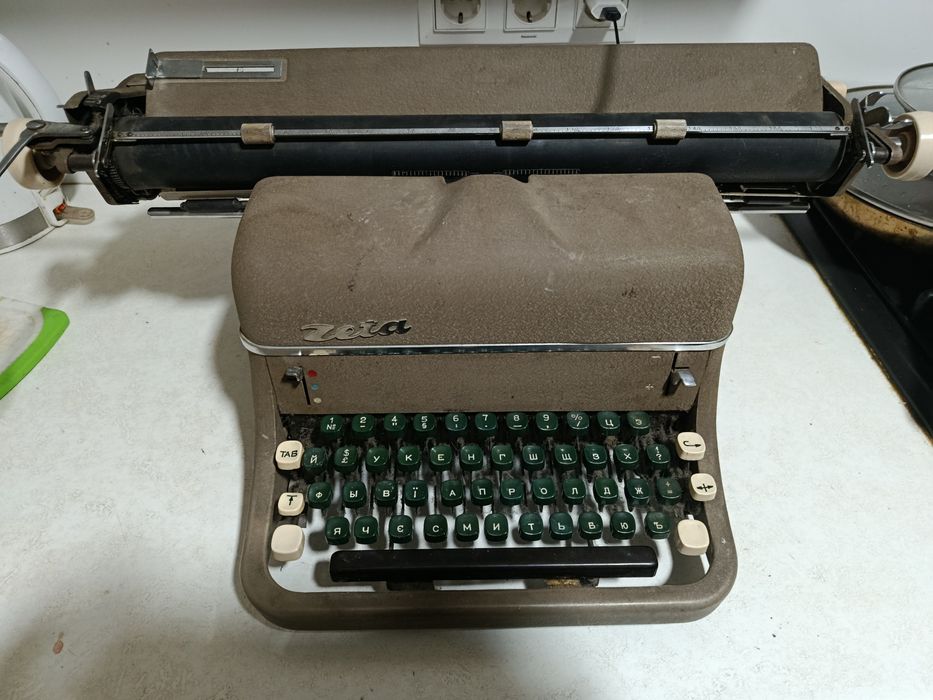 Печатна машинка zeta чеська