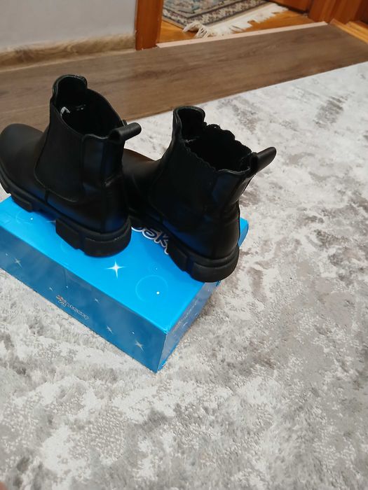 Взуття для дівчинки