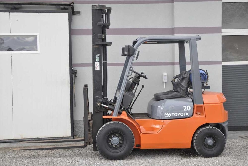 Wózek widłowy Toyota 7FG20 2T Manual Pompowane Opony Udt
