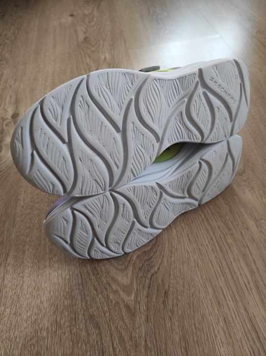 Кросівки Sketchers для дівчаток 31р