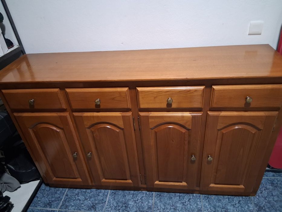 Vendo móvel de madeira com espelho